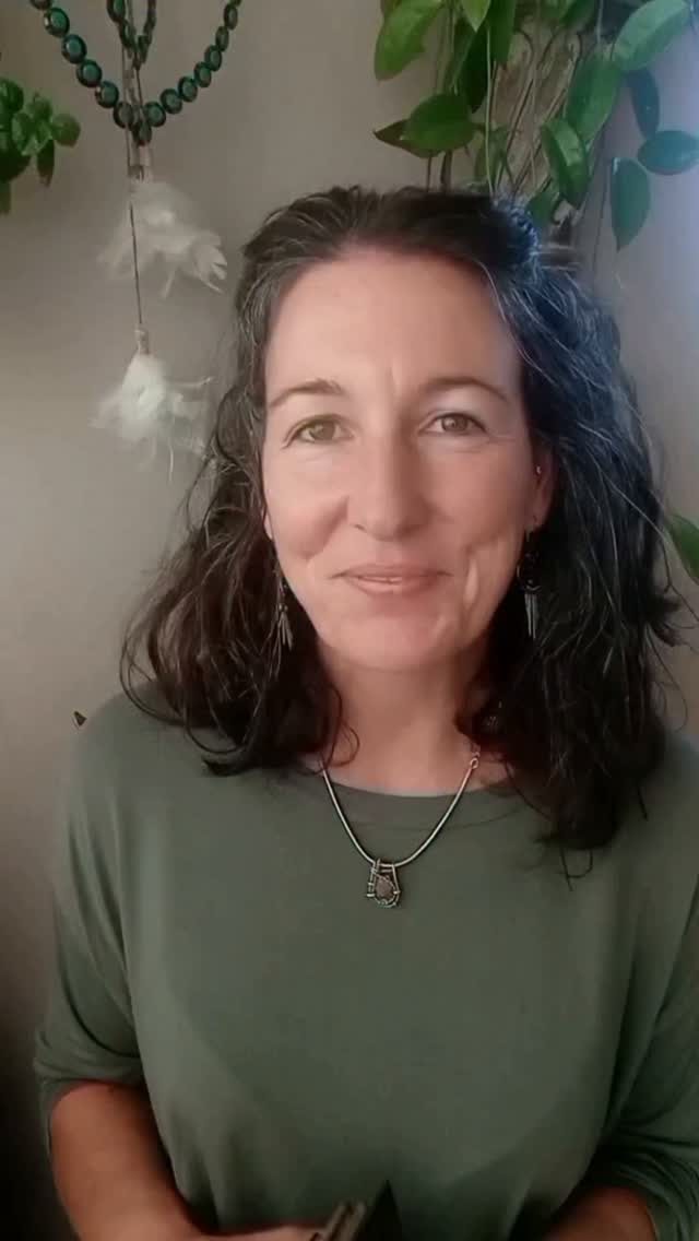 Instagram post from tarot.with.gina. This post is in position 4.