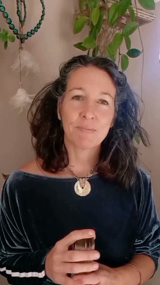 Instagram post from tarot.with.gina. This post is in position 4.