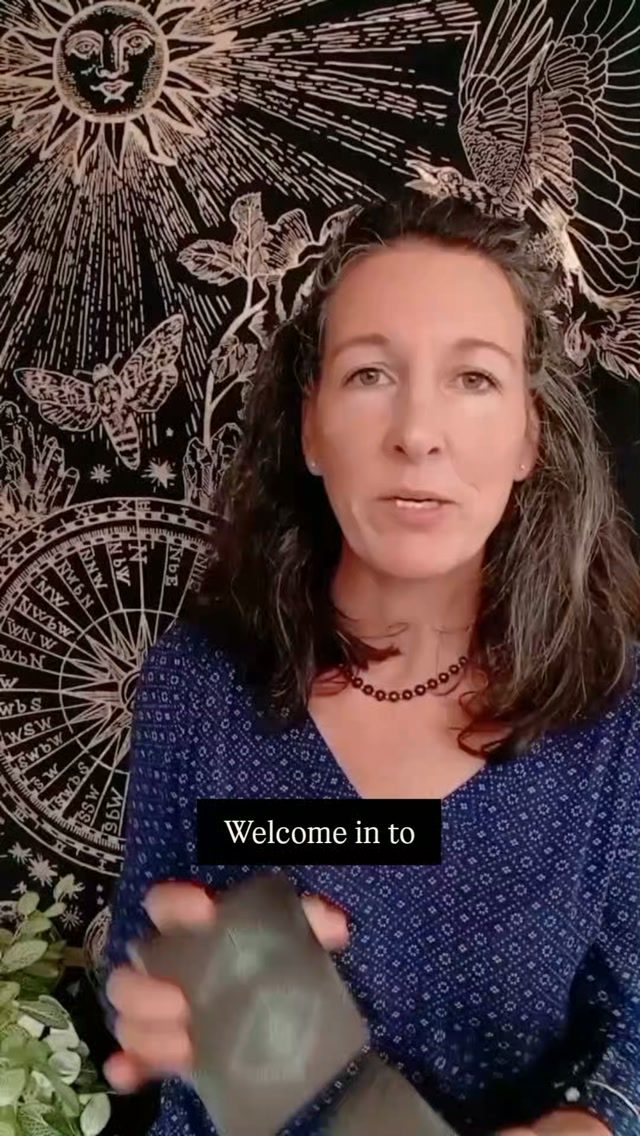 Instagram post from tarot.with.gina. This post is in position 3.