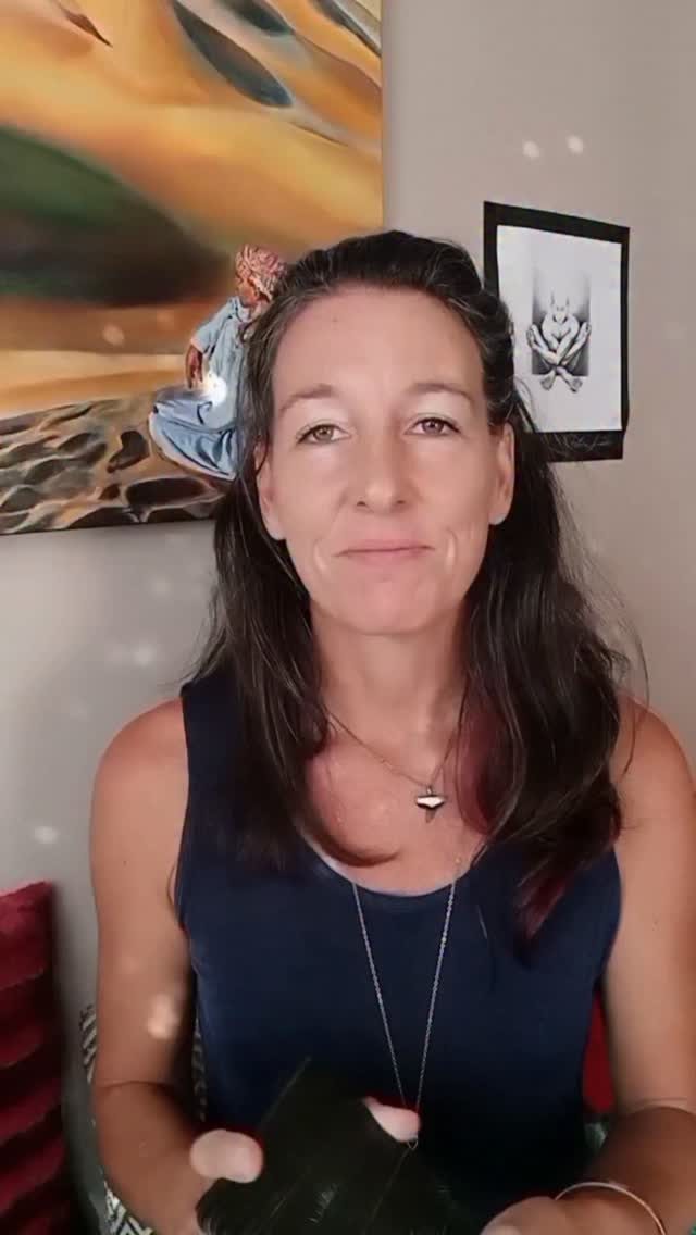 Instagram post from tarot.with.gina. This post is in position 0.