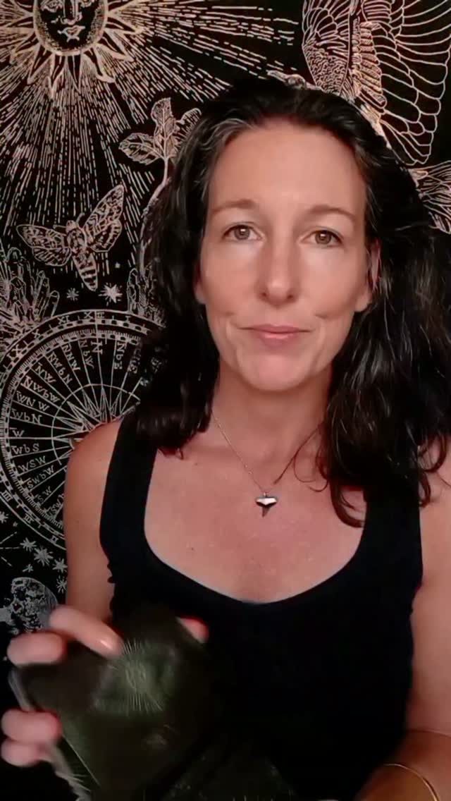 Instagram post from tarot.with.gina. This post is in position 1.