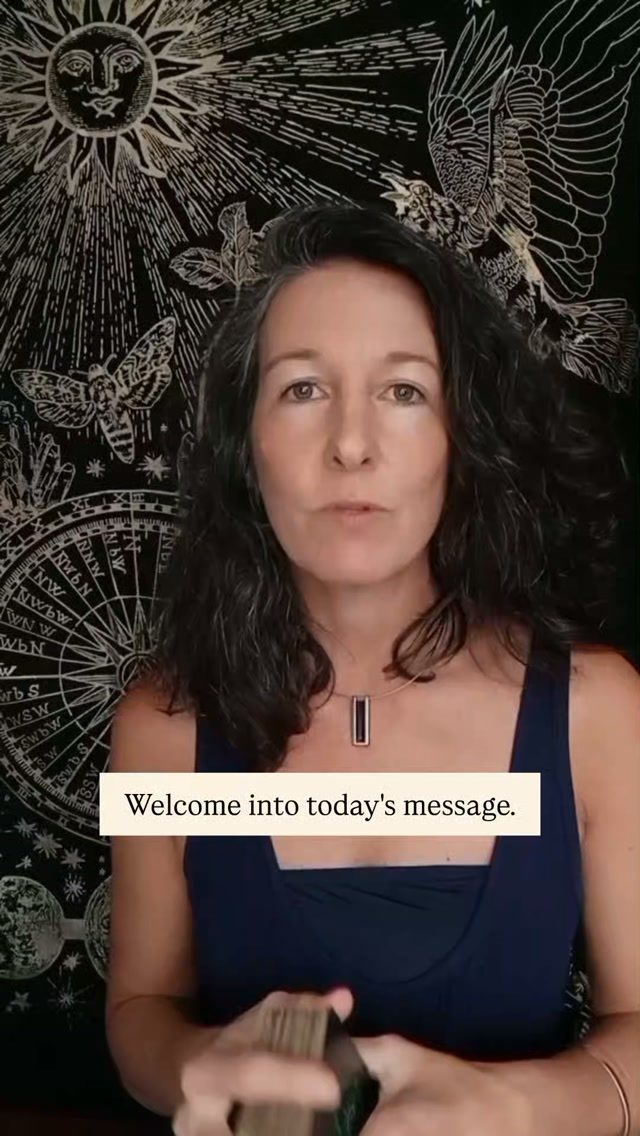 Instagram post from tarot.with.gina. This post is in position 5.