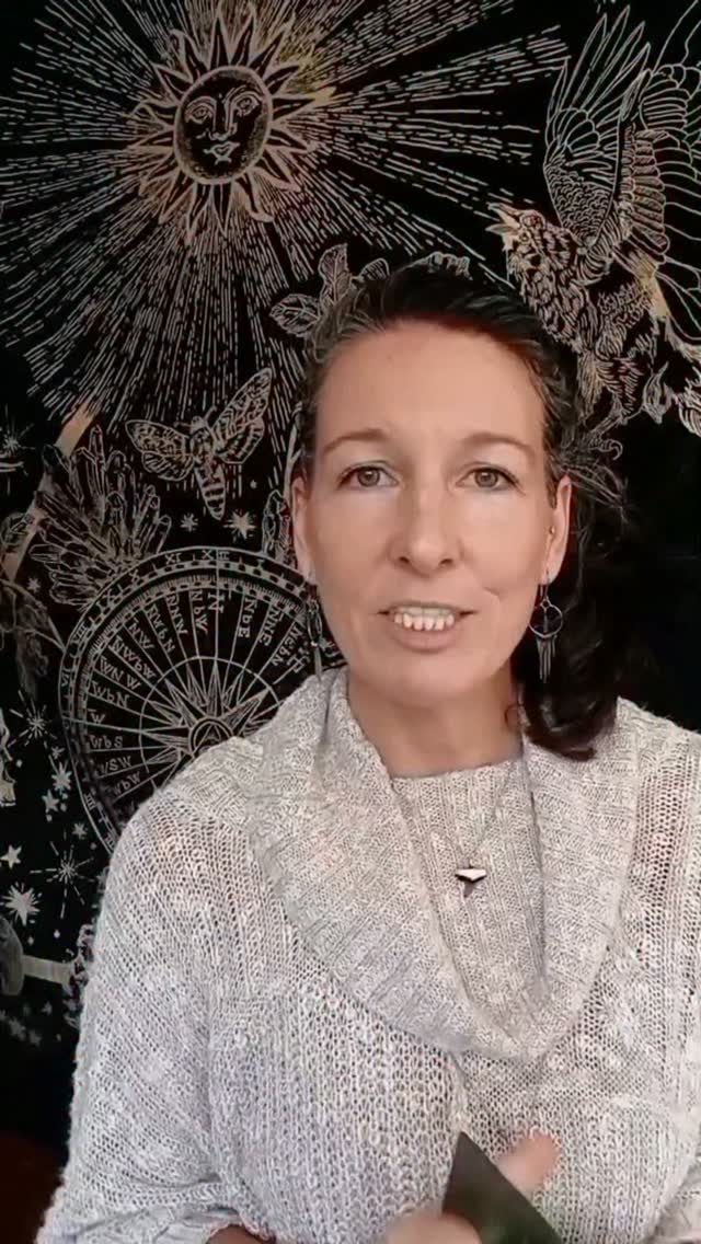 Instagram post from tarot.with.gina. This post is in position 3.